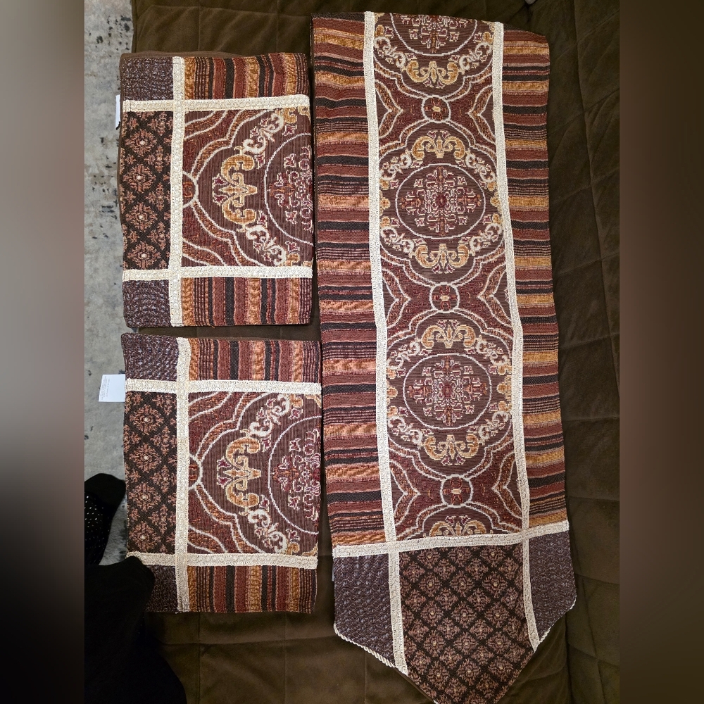 Elegant Brown and Cream Table Runner Set